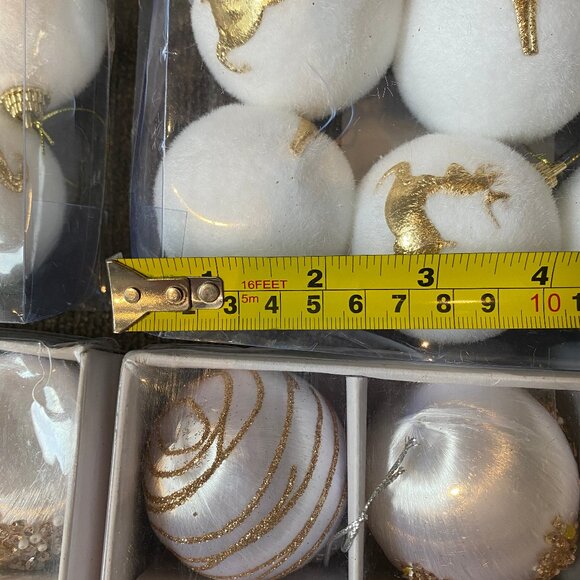 Christmas Balls X 36 2" white & Gold + 12 X 3" Gold - Picture 7 of 13